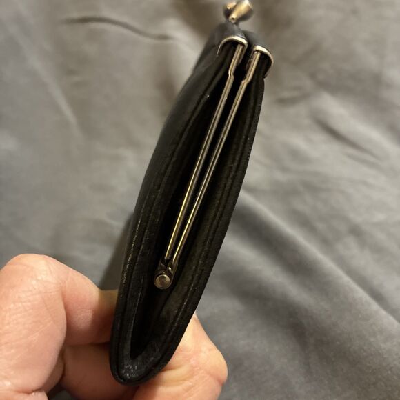 Authentic Fossil 1954 Leather Coin Purse Card ID Holder Wallet Black Kiss Lock - Picture 9 of 11